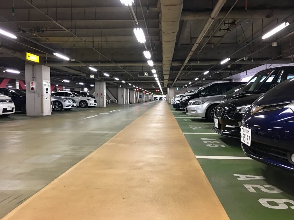 羽田空港の駐車場は、連休中でも朝7時頃までに行けば予約なしで止められる。 PisCam